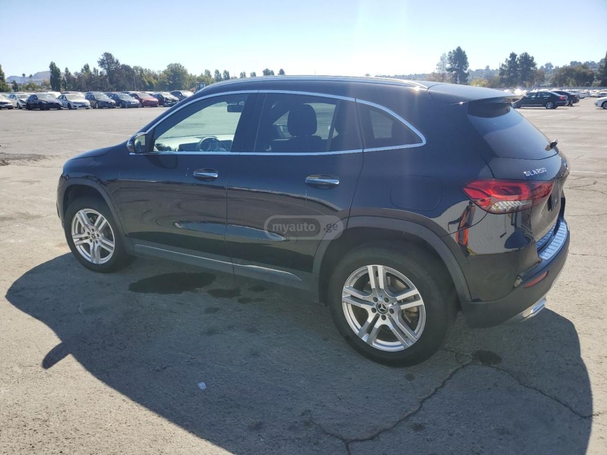 Mercedes-Benz GLA 250 2023 — photo 2