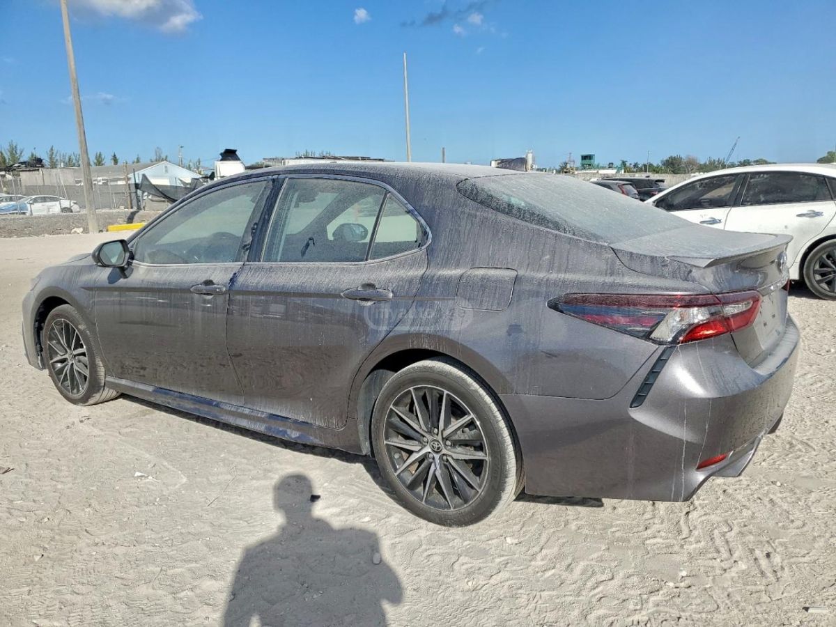 Toyota Camry 2024 — photo 2