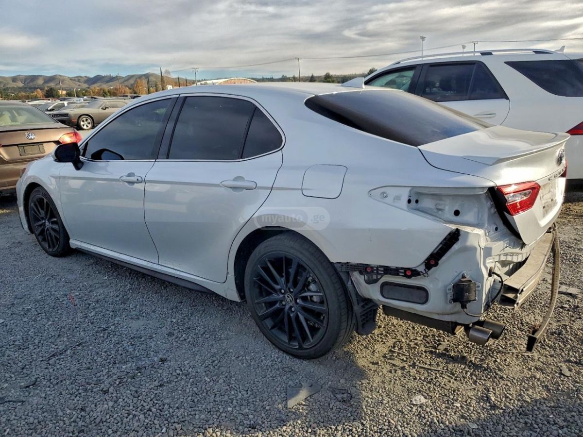Toyota Camry 2023 — photo 2
