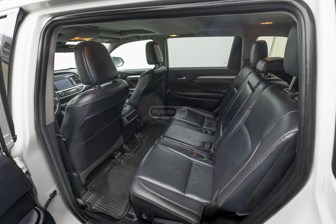 Toyota Highlander 2019 — photo 2