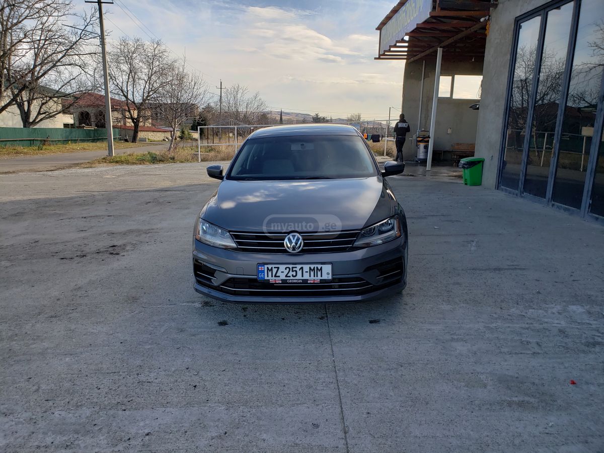 Volkswagen Jetta 2018 — photo 2