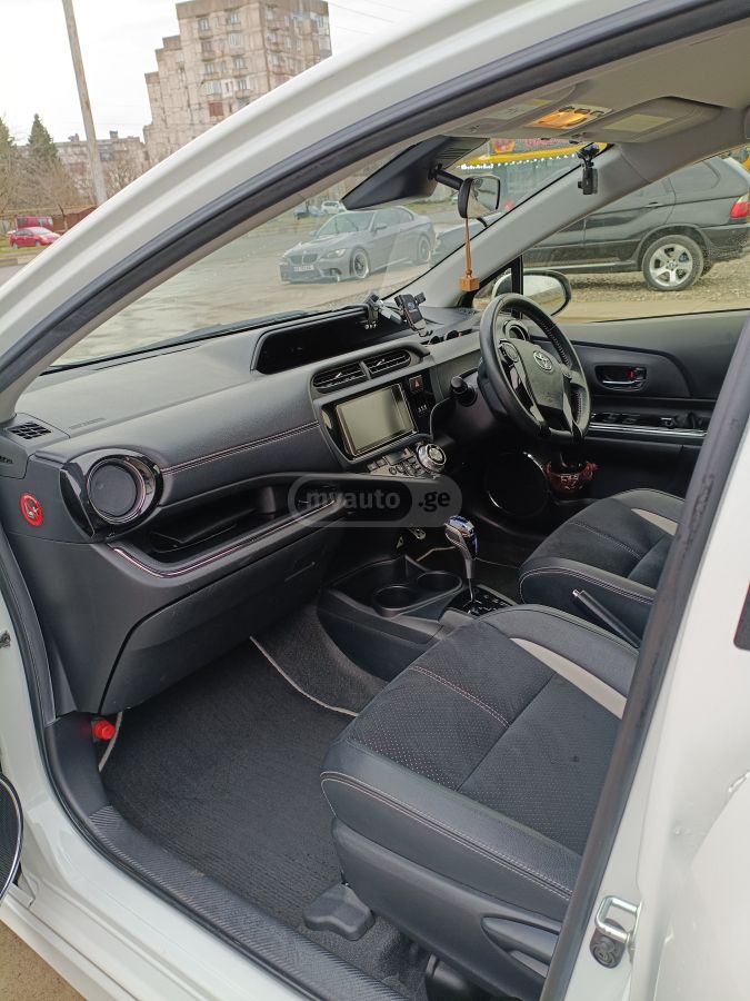 Toyota Aqua 2016 — photo 2