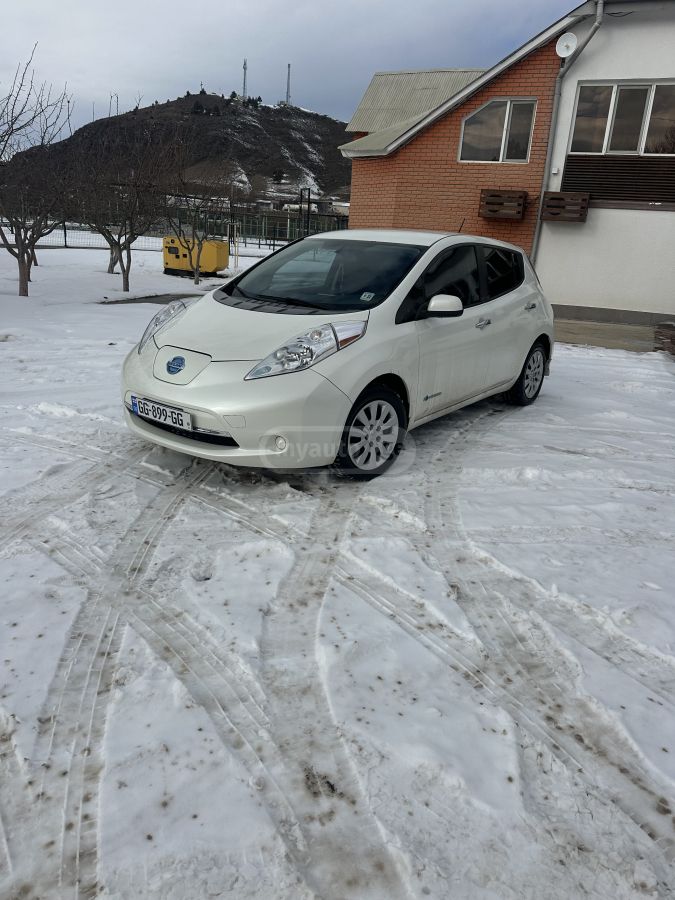 Nissan Leaf 2017 — photo 2