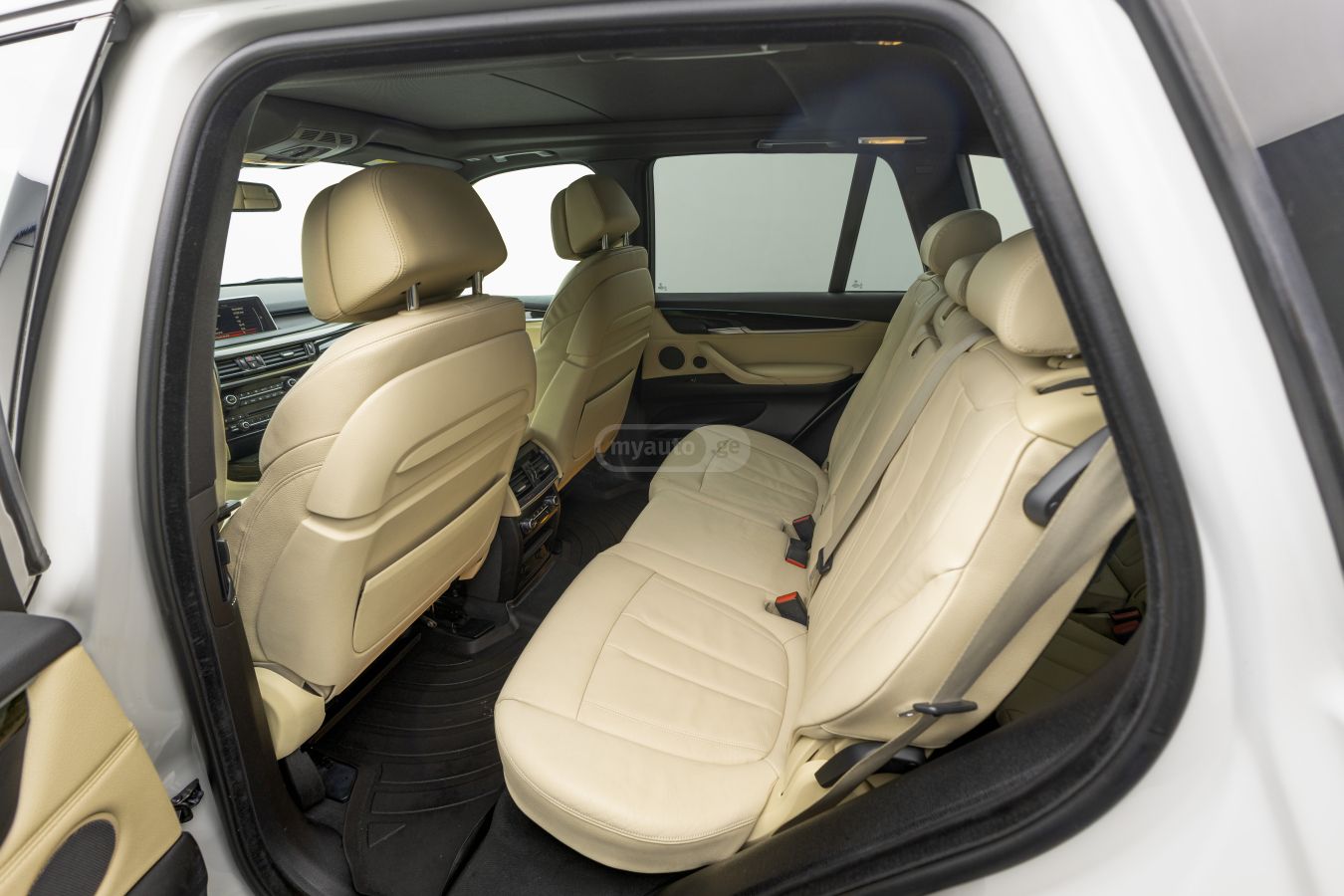 BMW X5 2015 — photo 2