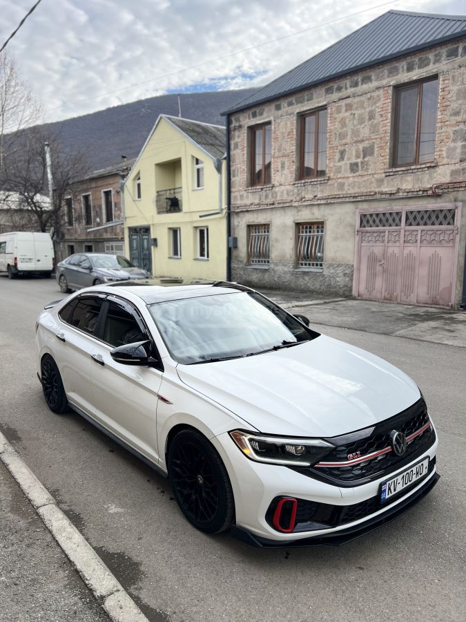 Volkswagen Jetta 2019 — photo 2