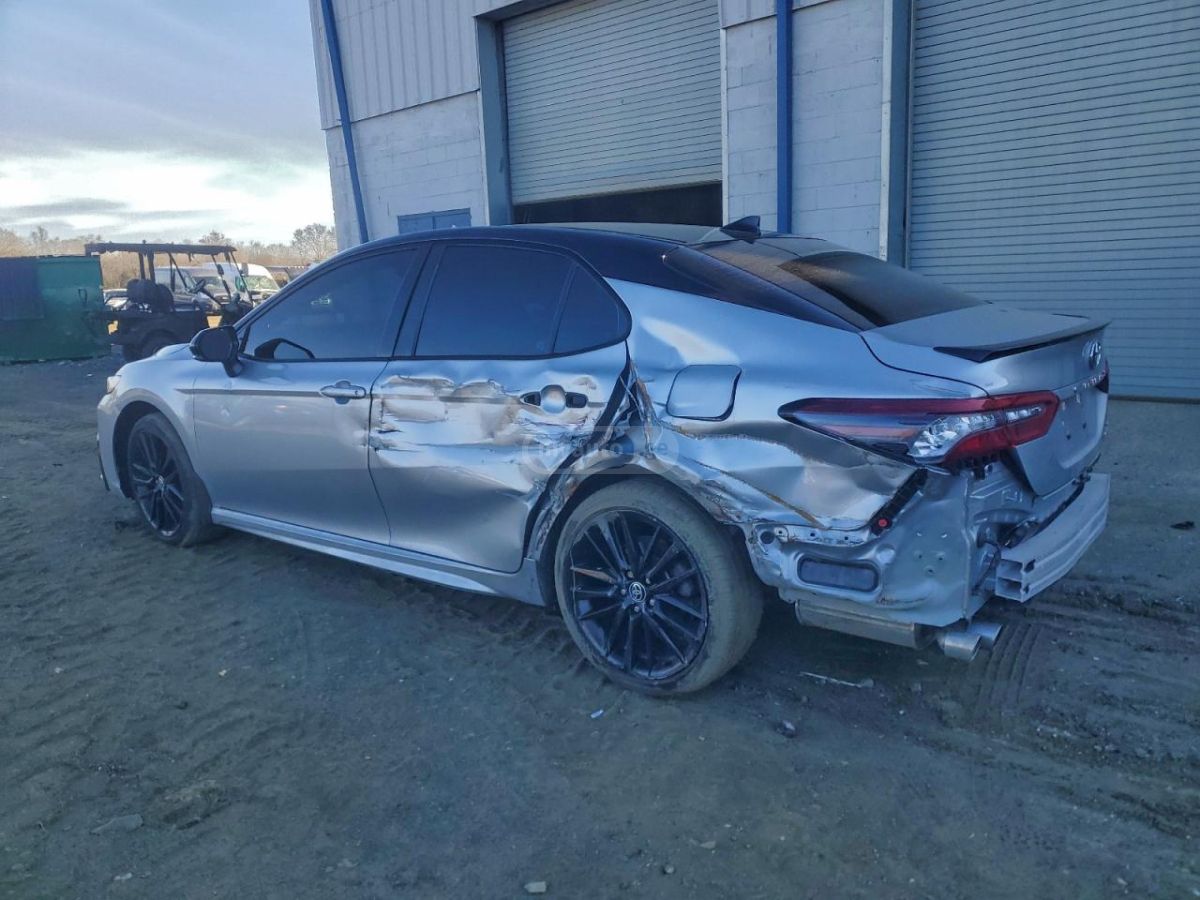 Toyota Camry 2023 — photo 2