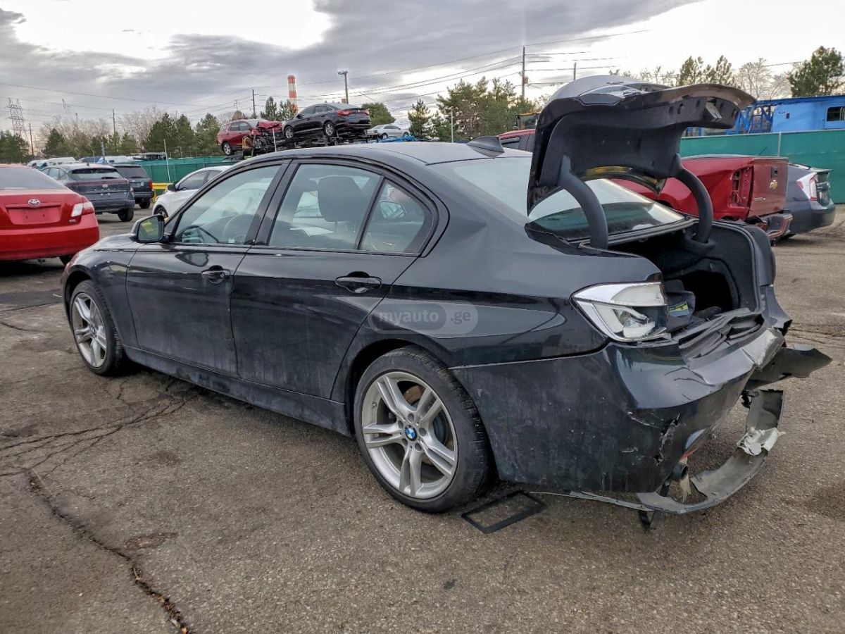 BMW 330 2017 — photo 2