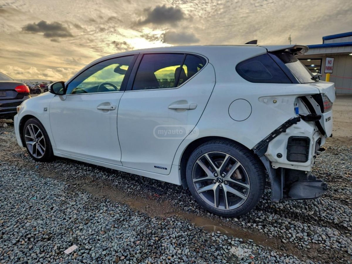Lexus CT 200 h 2016 — photo 2
