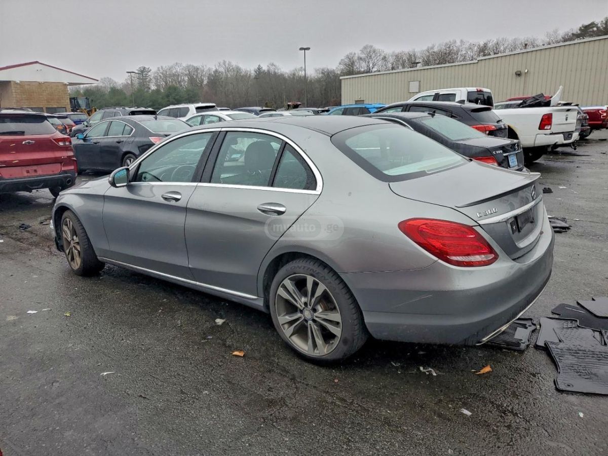 Mercedes-Benz C 300 2016 — photo 2