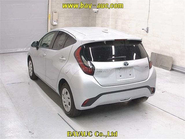 Toyota Aqua 2022 — photo 2
