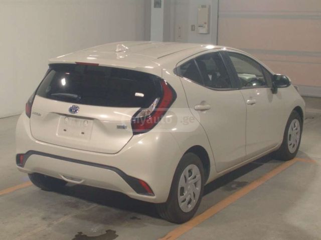 Toyota Aqua 2022 — photo 2