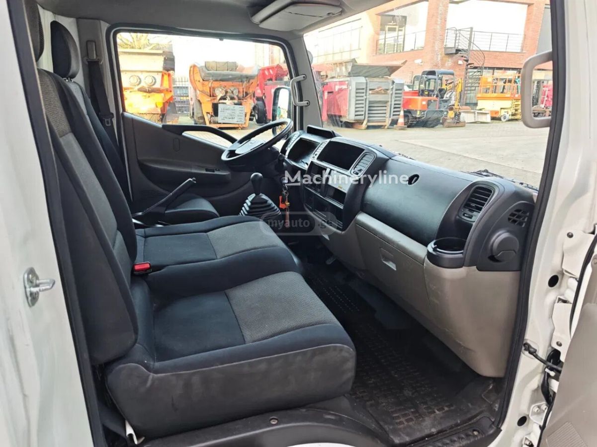 Nissan Cabstar 2018 — photo 2