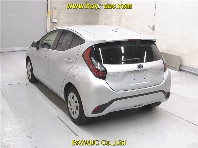 Toyota Aqua 2022 — photo 2