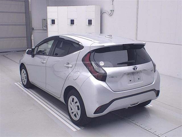 Toyota Aqua 2022 — photo 2