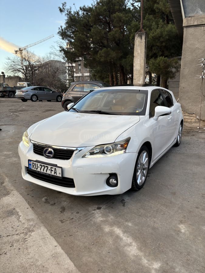 Lexus CT 200 h