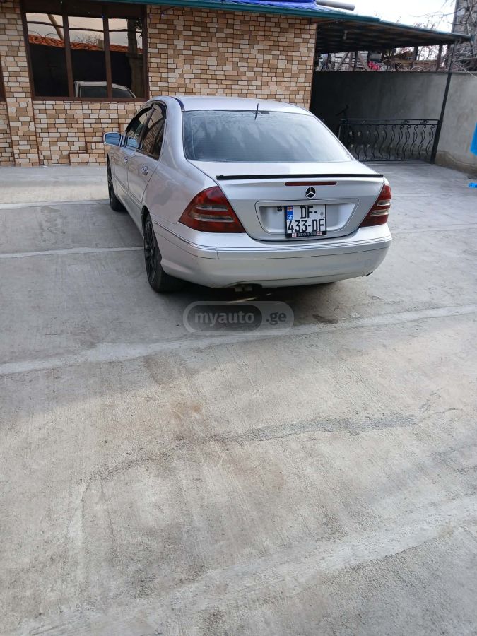 Mercedes-Benz C 260
