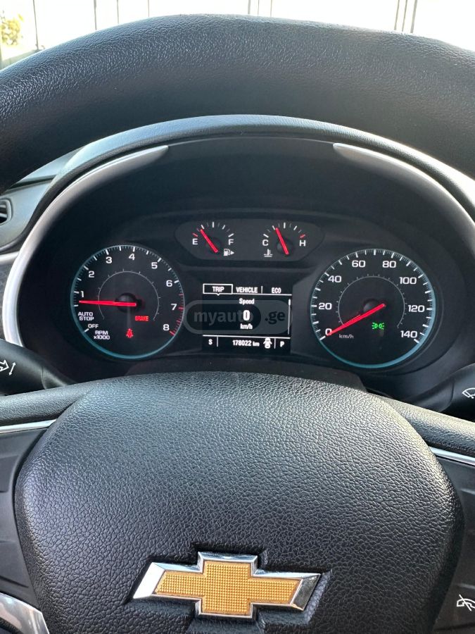 Chevrolet Malibu 2017 — photo 2