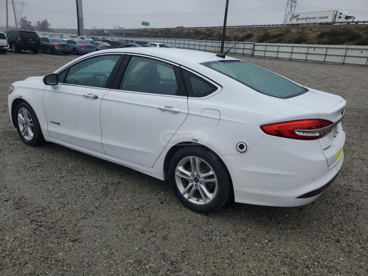 Ford Fusion 2018 — photo 2