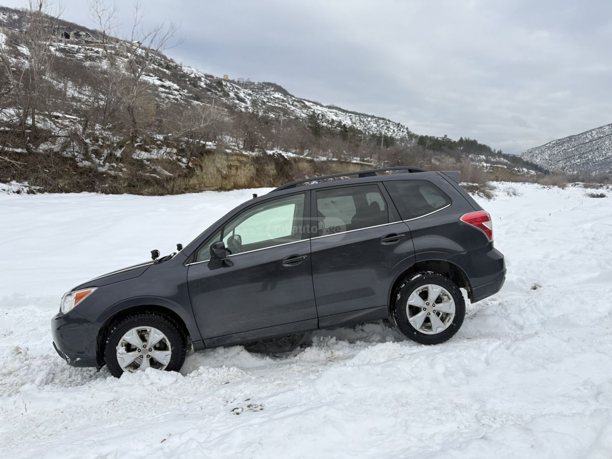 Subaru Forester 2015 — photo 2