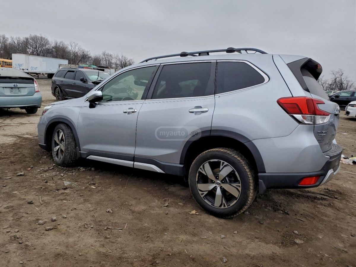 Subaru Forester 2019 — photo 2