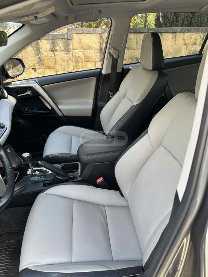 Toyota RAV4 2016 — photo 2
