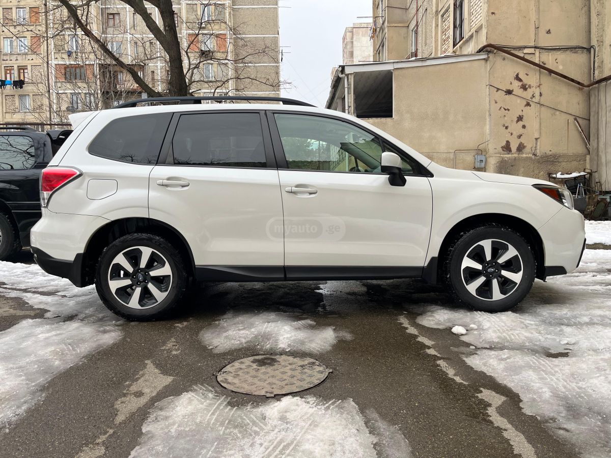 Subaru Forester 2017 — photo 2