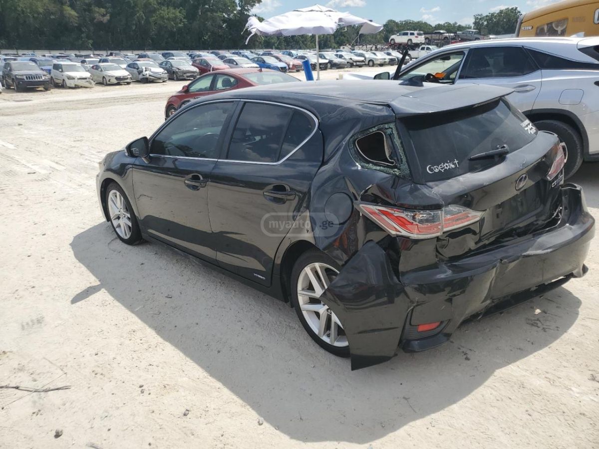 Lexus CT 200 h 2017 — photo 2