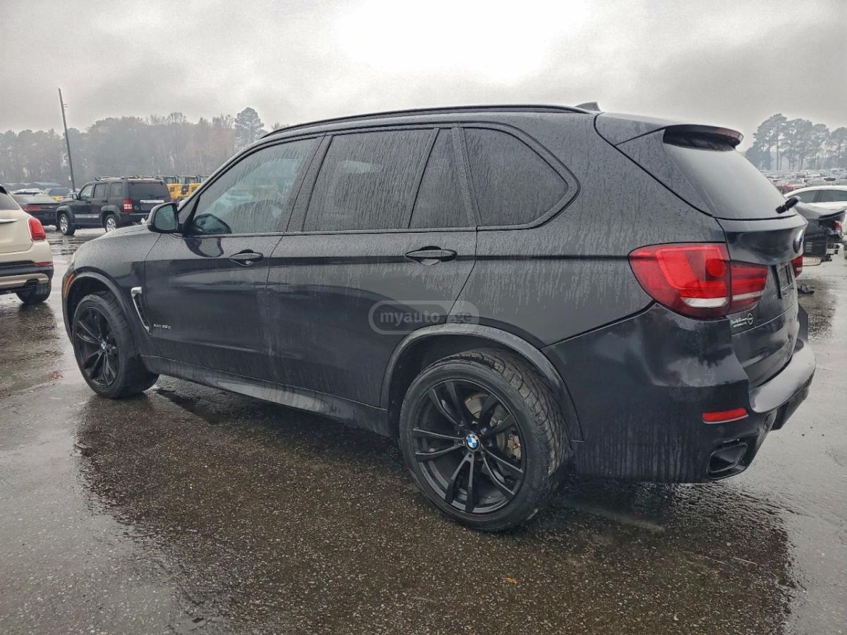 BMW X5 2018 — photo 2