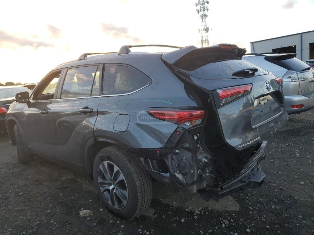 Toyota Highlander 2023 — photo 2