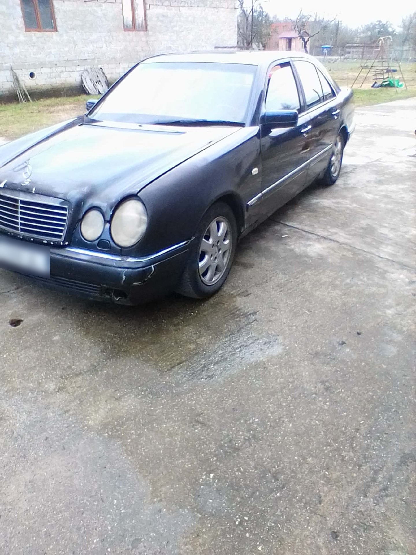 Mercedes-Benz E 210 1996 — photo 2