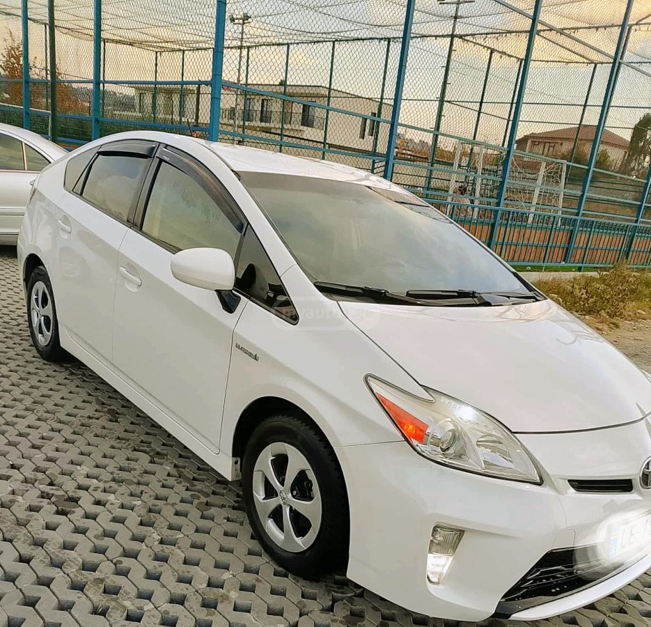 Toyota Prius 2014 — photo 2