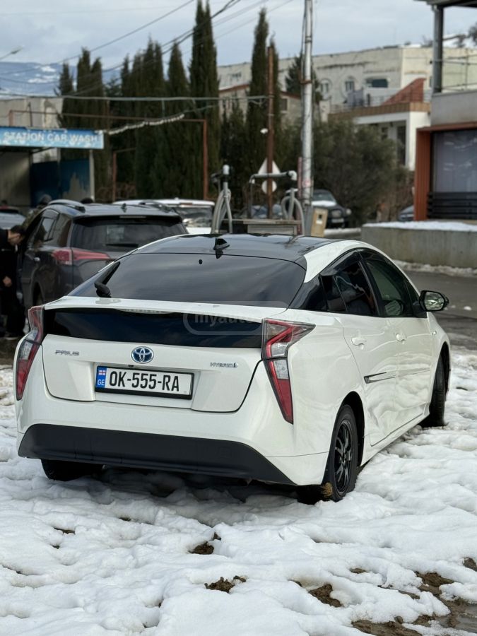 Toyota Prius 2016 — photo 2