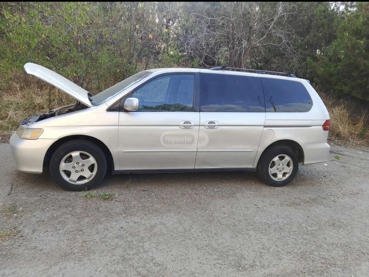Honda Odyssey 2001 — photo 2