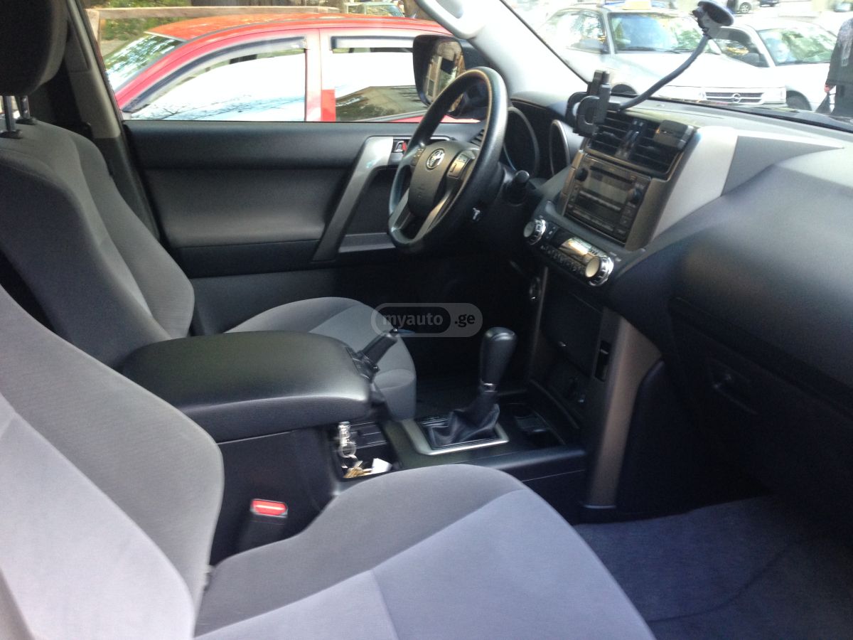 Toyota Land Cruiser Prado 2011 — photo 2