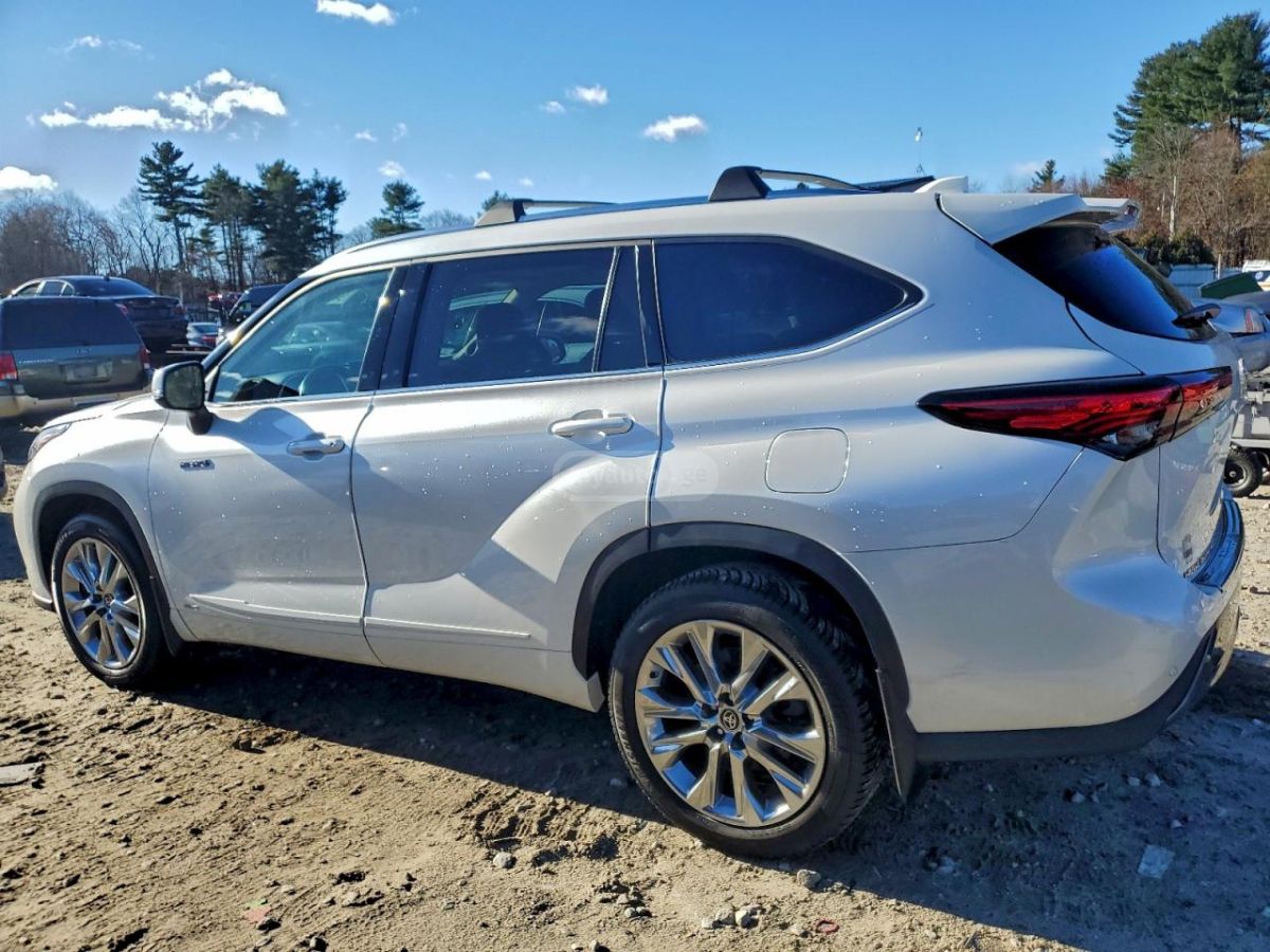 Toyota Highlander 2021 — photo 2