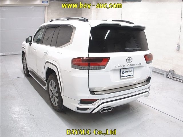 Toyota Land Cruiser 2022 — photo 2