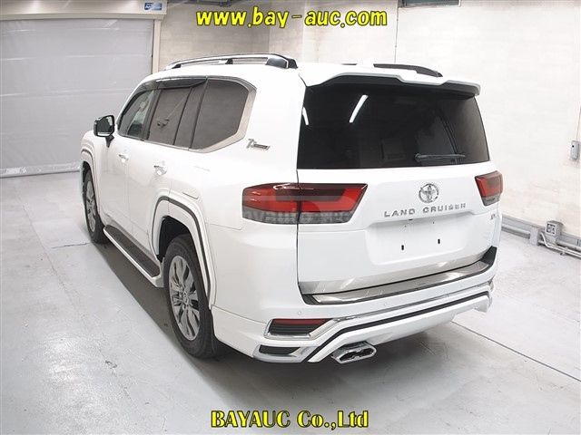 Toyota Land Cruiser 2022 — photo 2