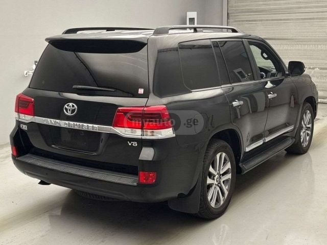 Toyota Land Cruiser 2022 — photo 2