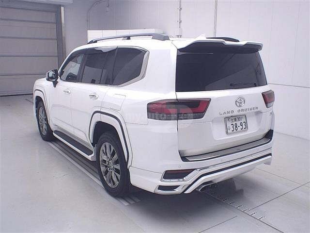 Toyota Land Cruiser 2019 — photo 2