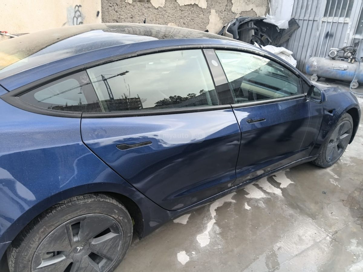 Tesla Model 3 2023 — photo 2