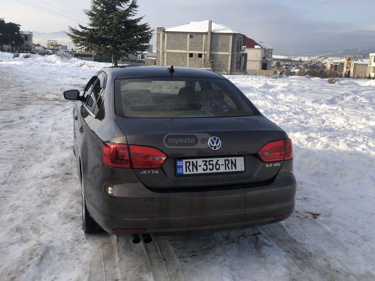 Volkswagen Jetta 2012 — photo 2