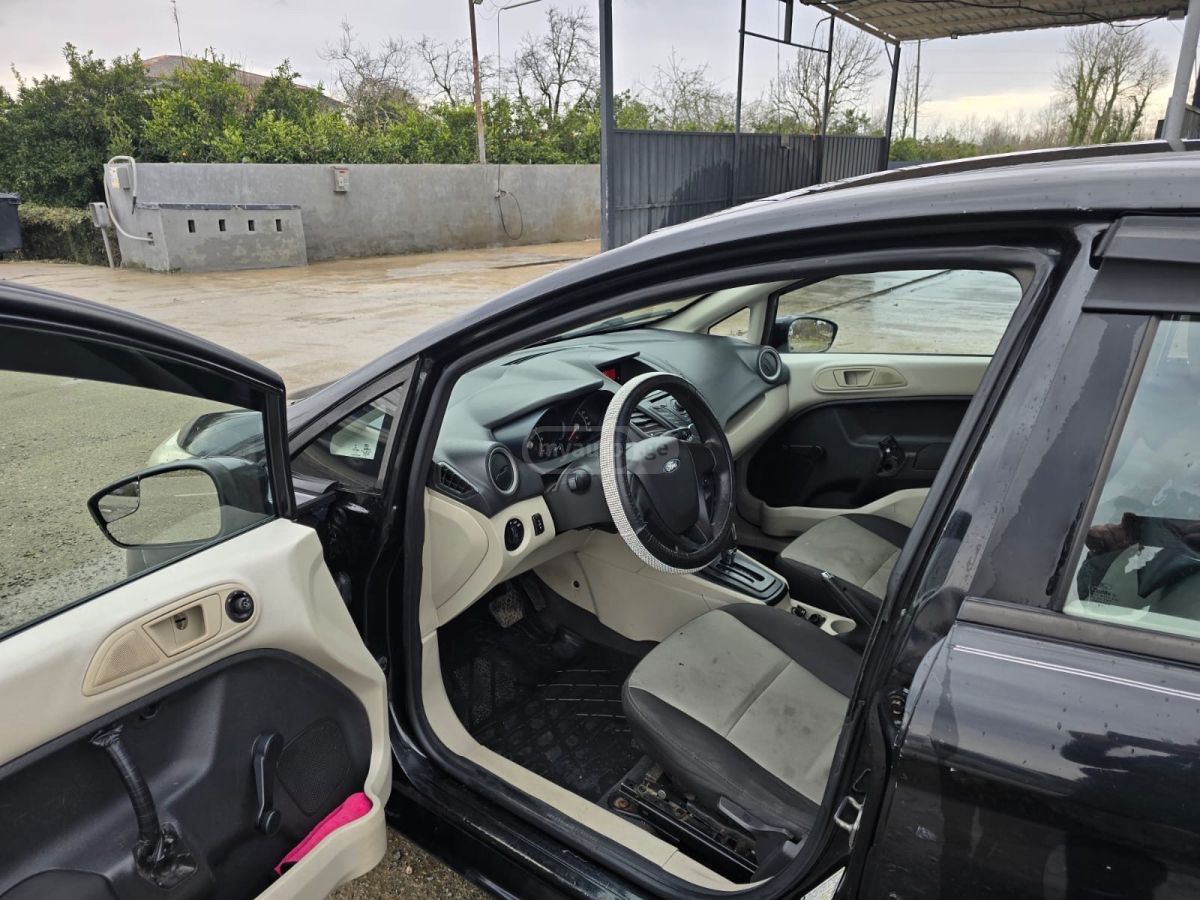Ford Fiesta 2013 — photo 2