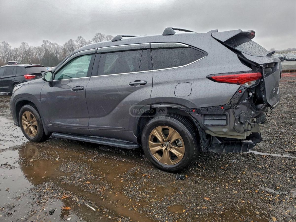 Toyota Highlander 2023 — photo 2