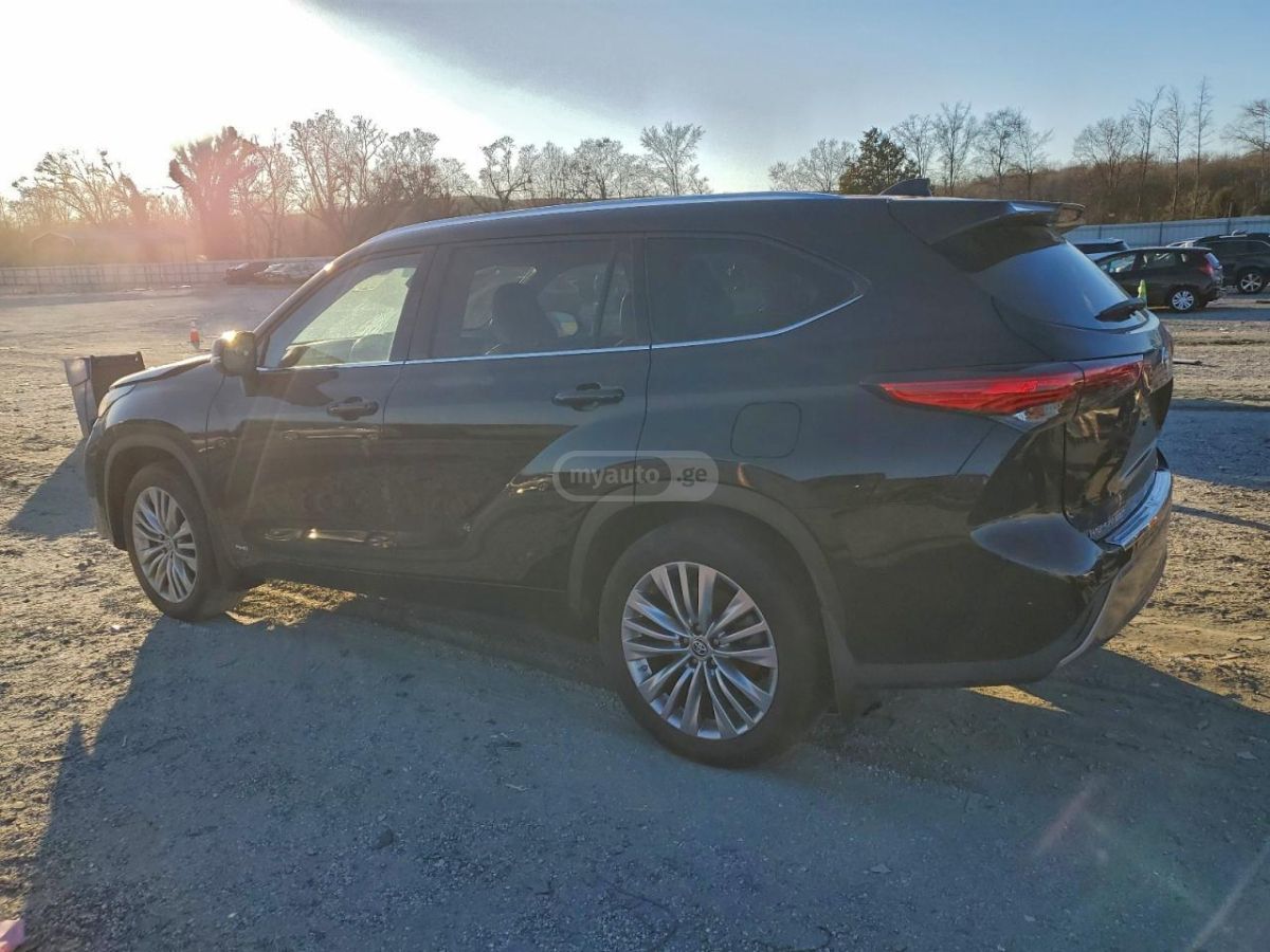 Toyota Highlander 2023 — photo 2