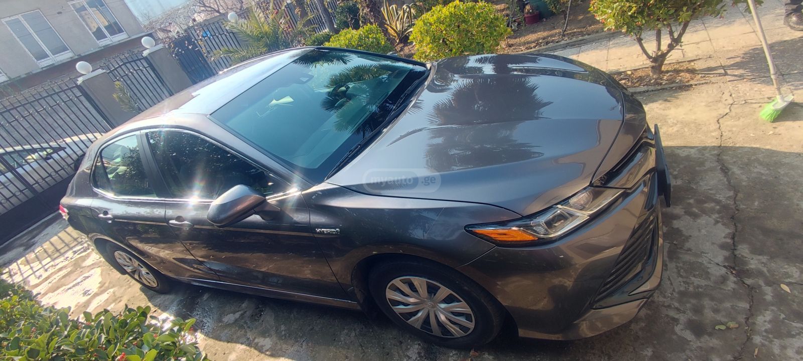 Toyota Camry 2018 — photo 2
