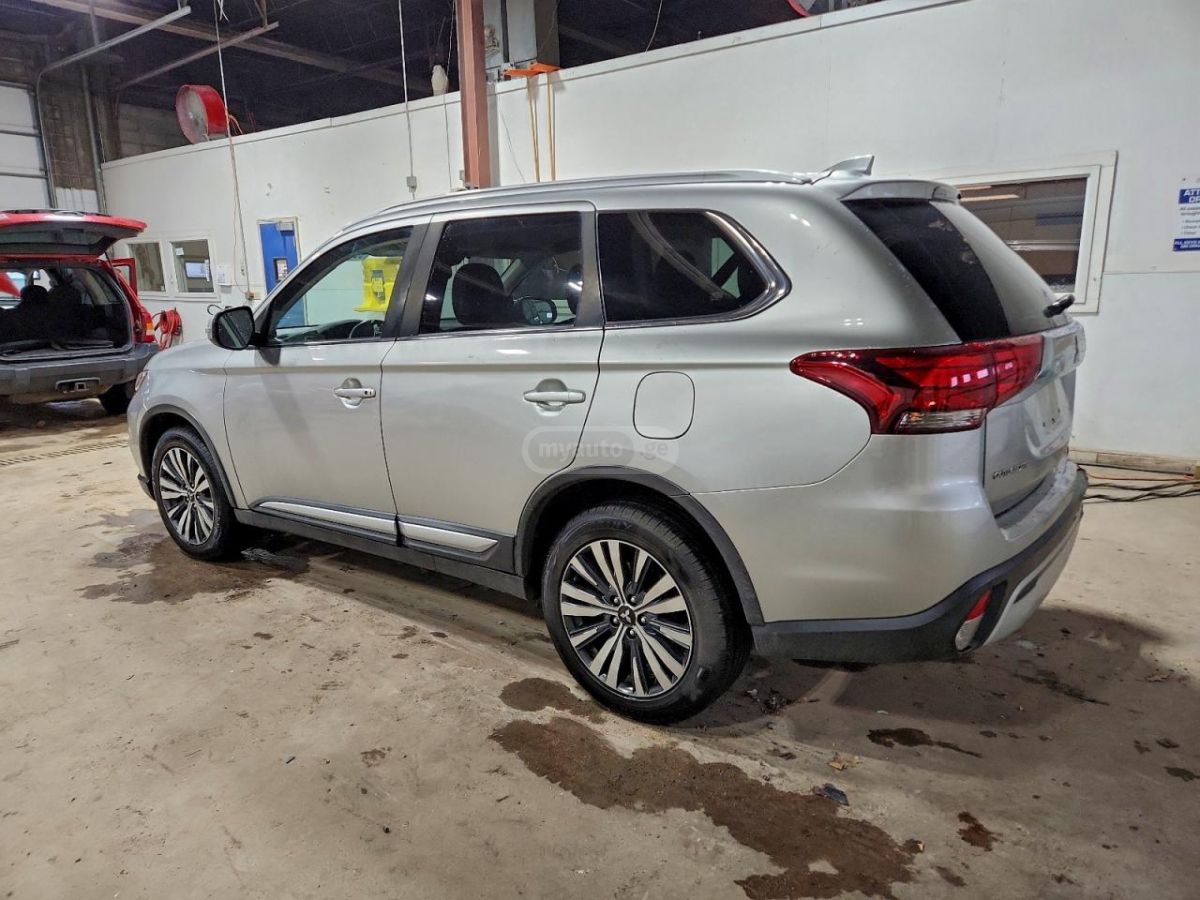 Mitsubishi Outlander 2020 — photo 2