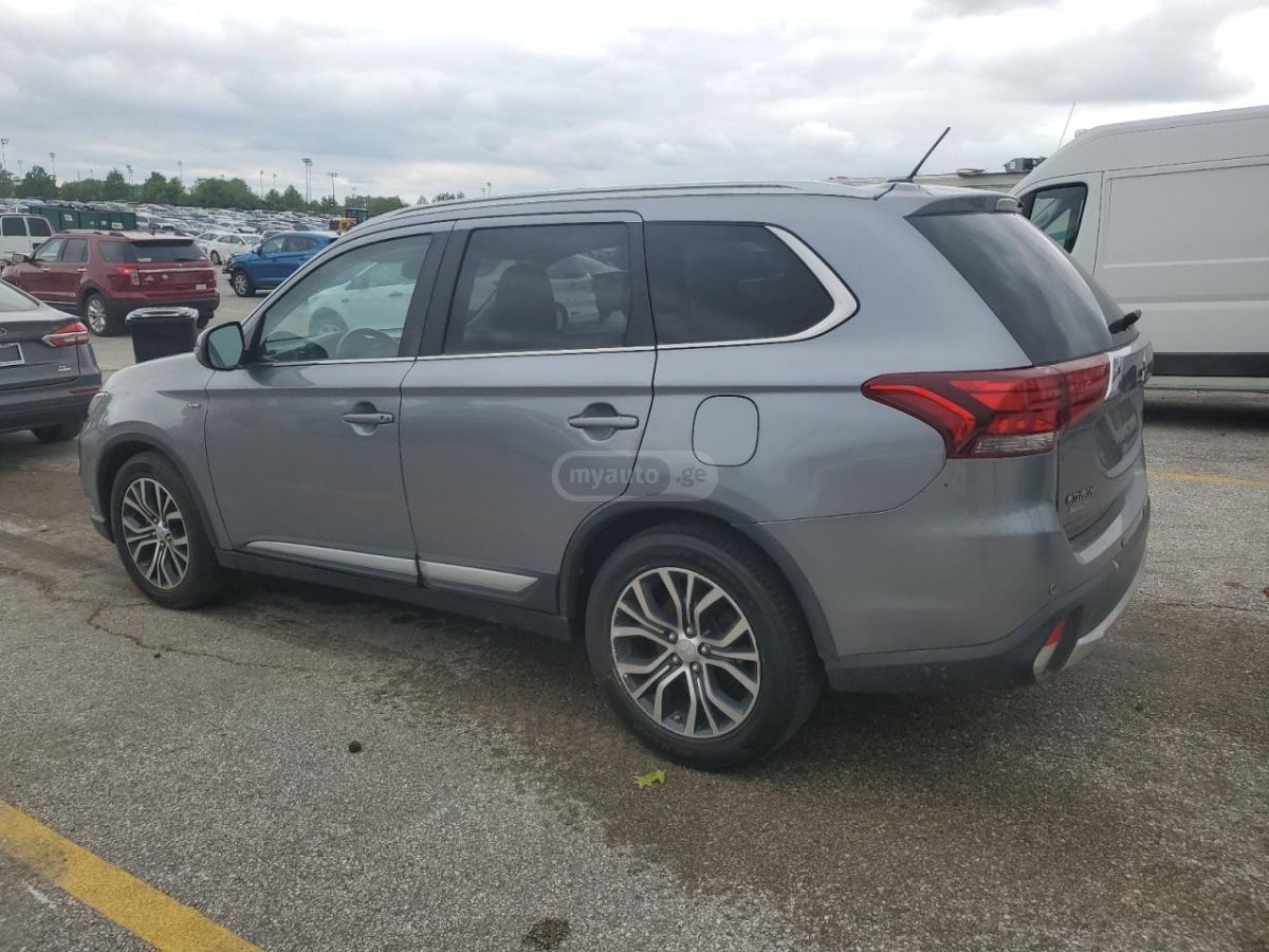 Mitsubishi Outlander 2016 — photo 2