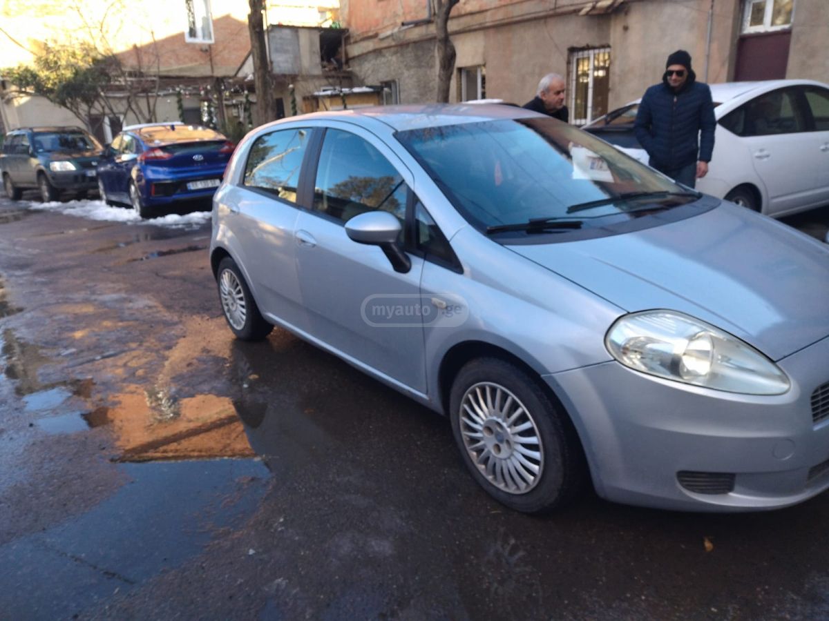 Fiat Punto 2009 — photo 2
