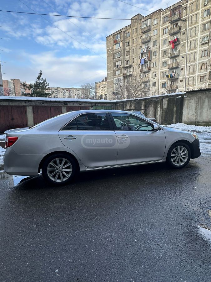 Toyota Camry 2013 — photo 2