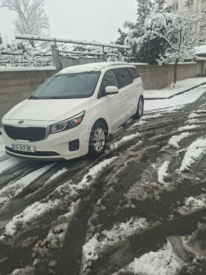 Kia Sedona 2017 — photo 2